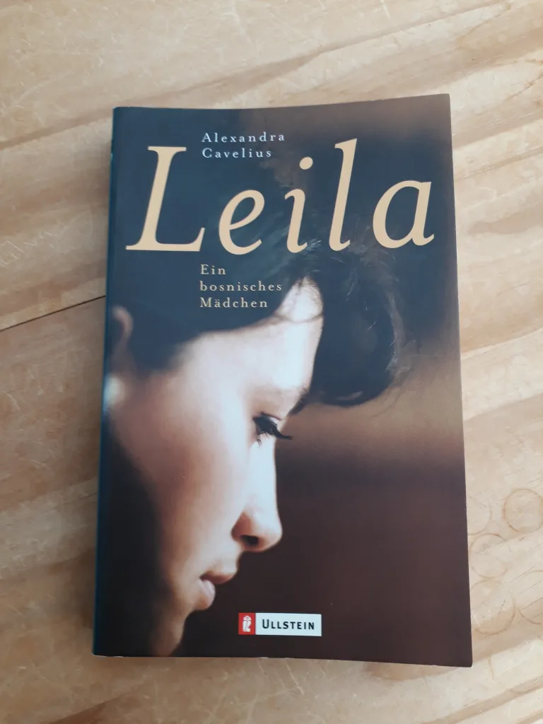 Mehr über den Artikel erfahren Leila – ein bosnisches Mädchen (Alexandra Cavelius)