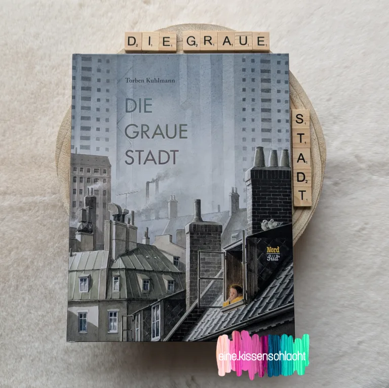 Mehr über den Artikel erfahren Die graue Stadt (Torben Kuhlmann)