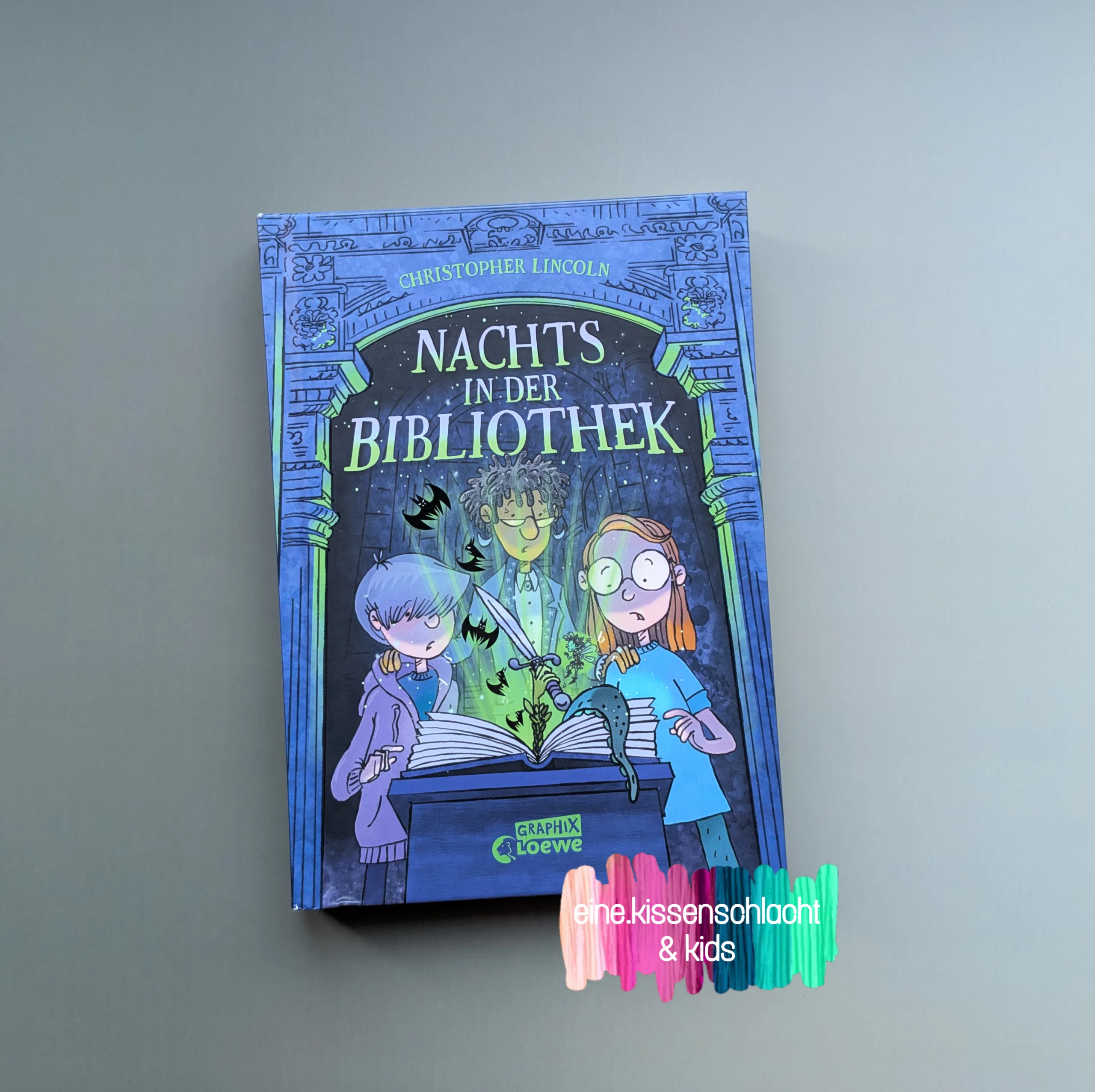 Mehr über den Artikel erfahren Nachts in der Bibliothek (Christopher Lincoln)