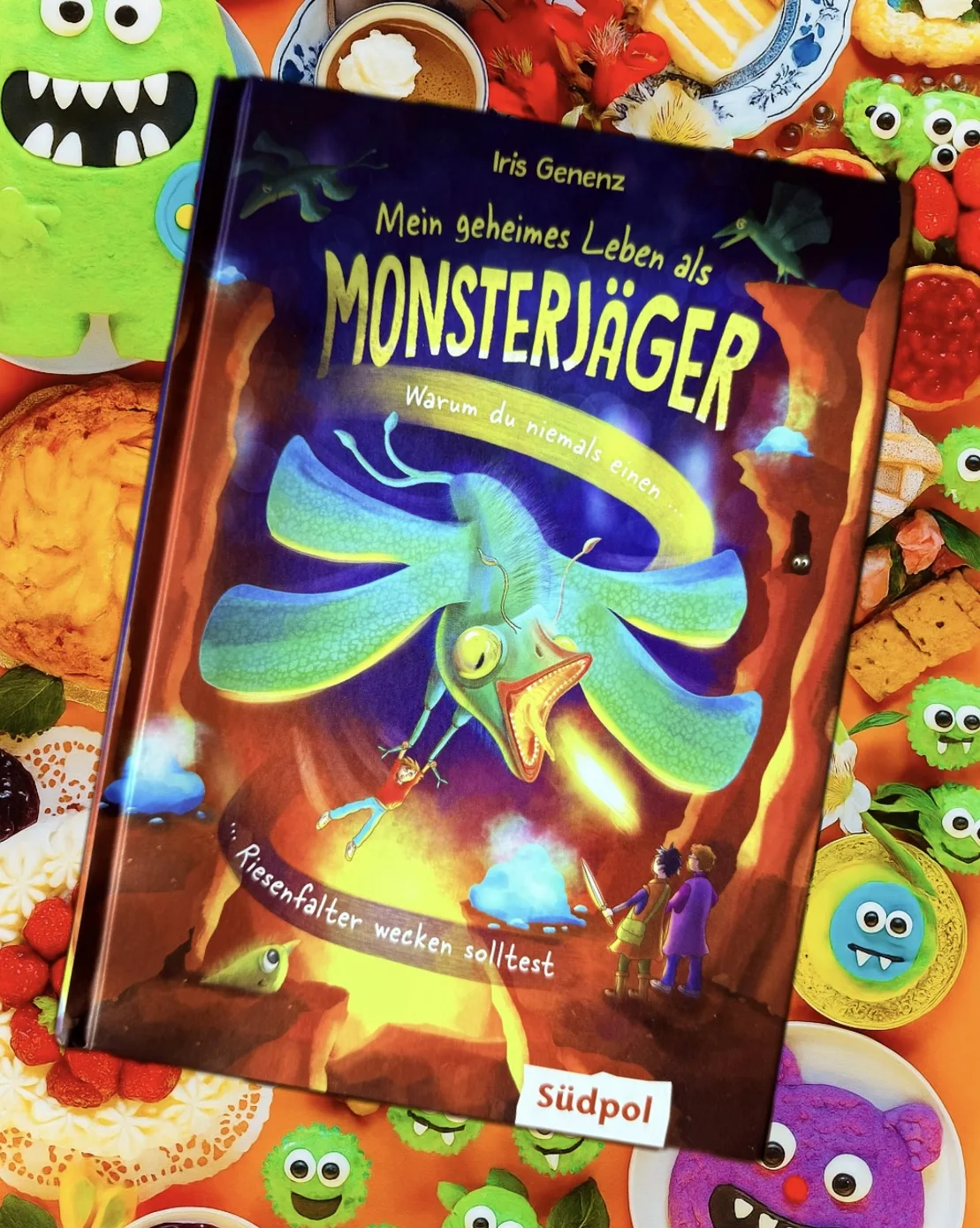 Mehr über den Artikel erfahren Mein geheimes Leben als Monsterjäger – „Warum du niemals einen Riesenfalter wecken solltest“ – Iris Genenz