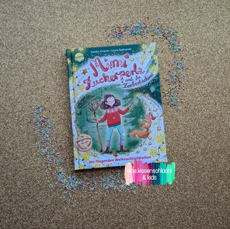 Mehr über den Artikel erfahren Mimi Zuckerperle und die Zauberbäckerei – Die fliegenden Weihnachtsplätzchen (Sandra Grimm)