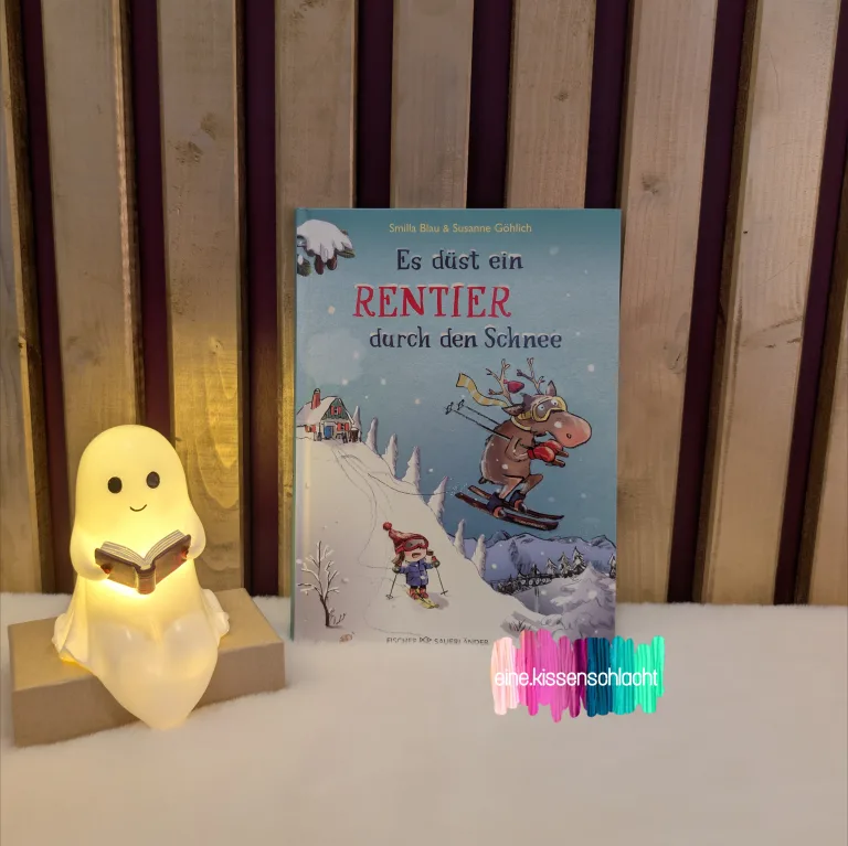 Mehr über den Artikel erfahren Es düst ein Rentier durch den Schnee (Smilla Blau)