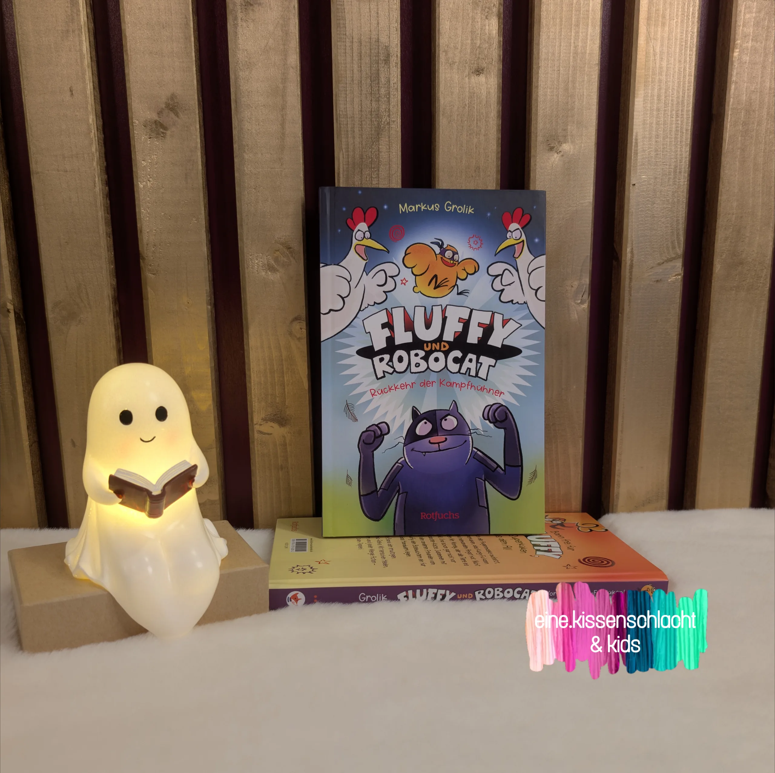 Du betrachtest gerade Fluffy und Robocat – Rückkehr der Kampfhühner (Markus Grolik)