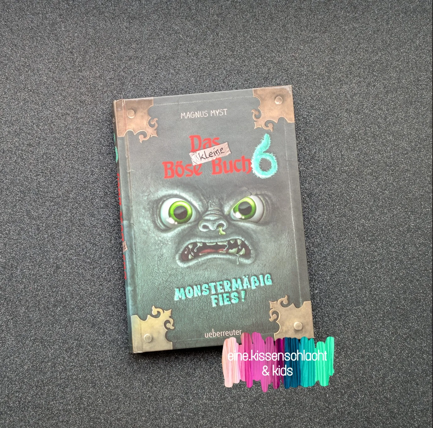 Du betrachtest gerade Das kleine Böse Buch 6 – Monstermäßig fies! (Magnus Myst)