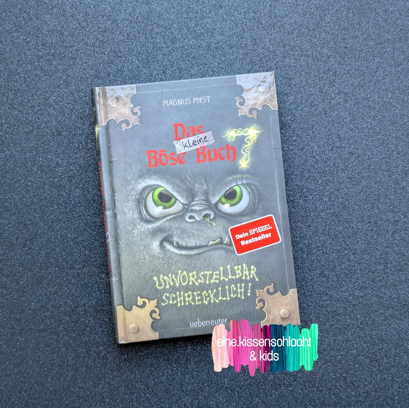 Du betrachtest gerade Das kleine Böse Buch 7 – Unvorstellbar schrecklich! (Magnus Myst)