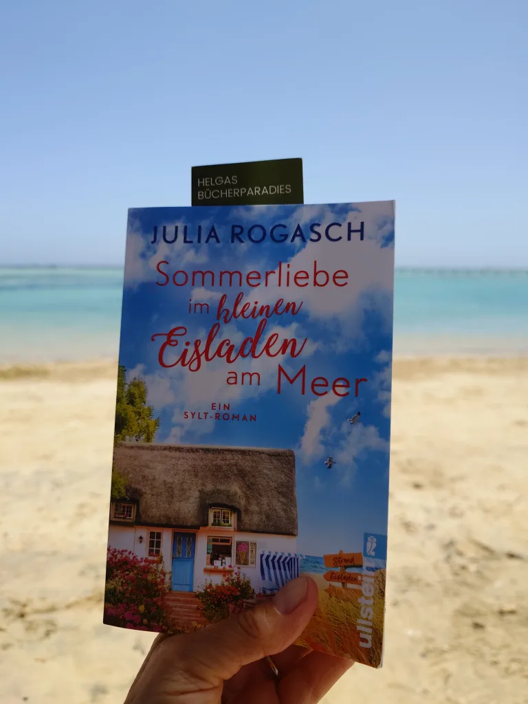 Mehr über den Artikel erfahren Sommerliebe im kleinen Eisladen am Meer – Julia Rogasch