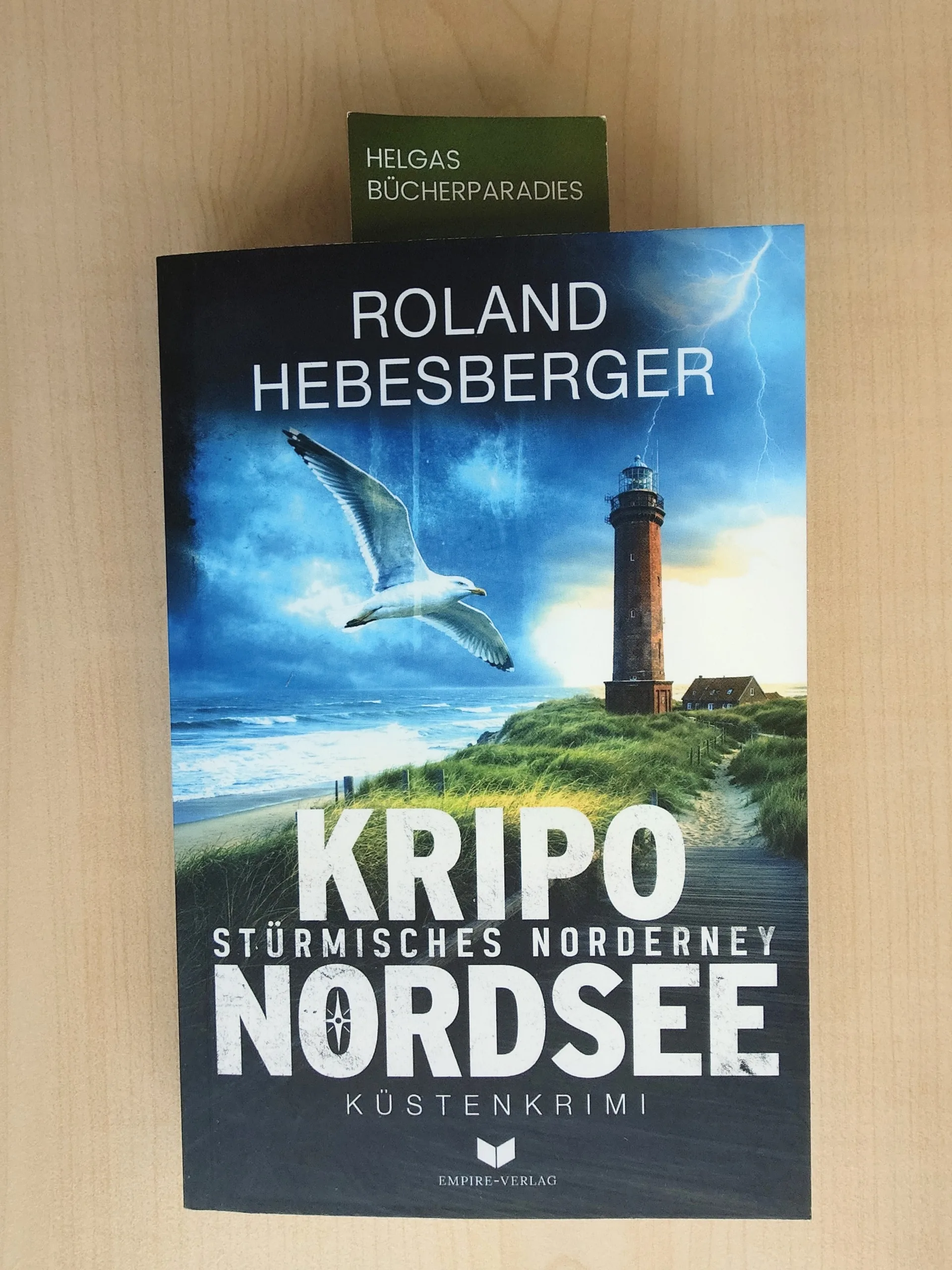 Mehr über den Artikel erfahren Kripo Nordsee Stürmisches Norderney (Roland Hebesberger)