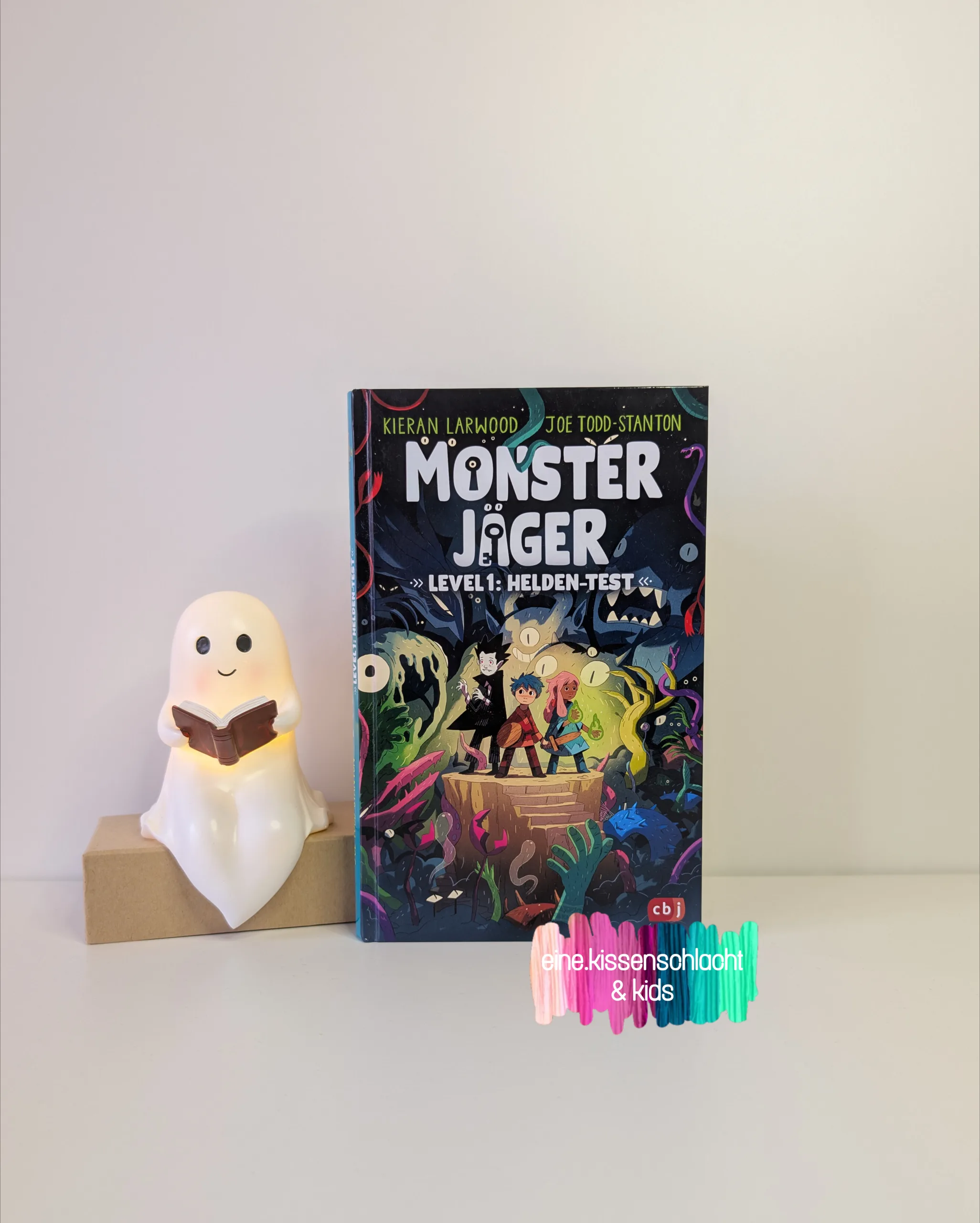 Mehr über den Artikel erfahren Monsterjäger – Level 1: Helden-Test (Kieran Larwood)